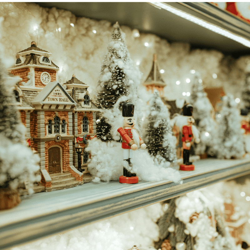 Holiday Activities for Seniors in Memory Care: A Guide for Rockford, IL Families